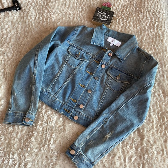 TEXTILE Elizabeth & James~Distressed Denim Jacket✨ - Picture 2 of 9